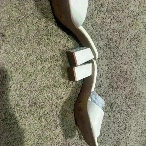 Brand new white heels - Picture 2 of 2
